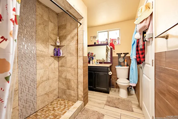 $535,000 | 472 County Road 6723, Natalia, TX 78059