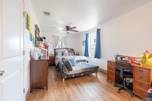 $535,000 | 472 County Road 6723, Natalia, TX 78059