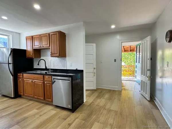 $2,100 | 270 Edgewood Avenue, Unit 3, New Haven, CT 06511