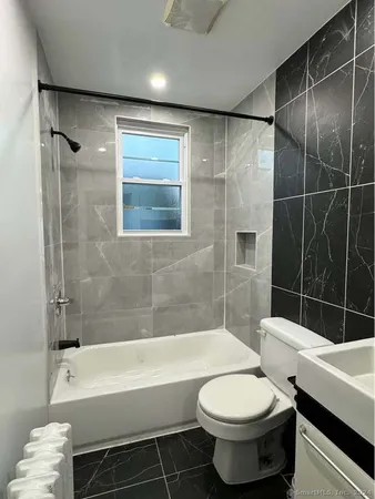 $2,100 | 270 Edgewood Avenue, Unit 3, New Haven, CT 06511