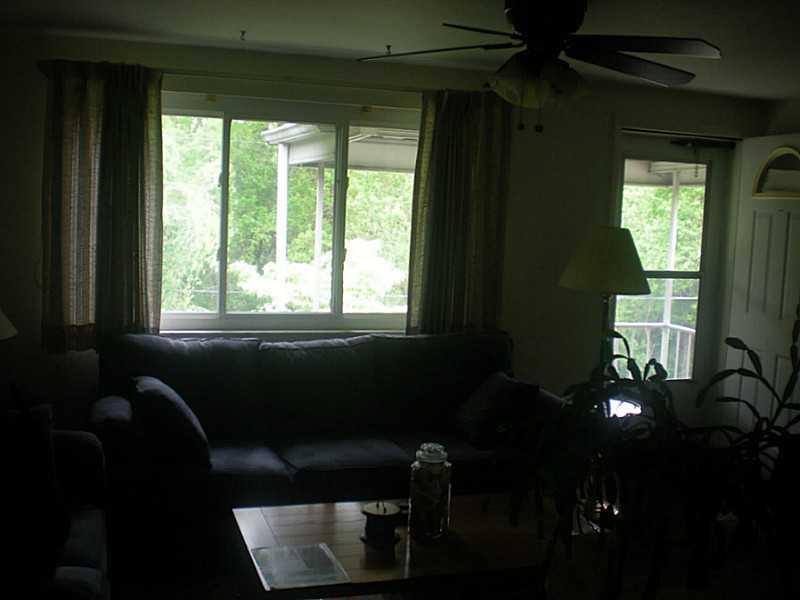 525 Manifold Road Washington, PA 15301 - Photo 11 of 23 Living Room.