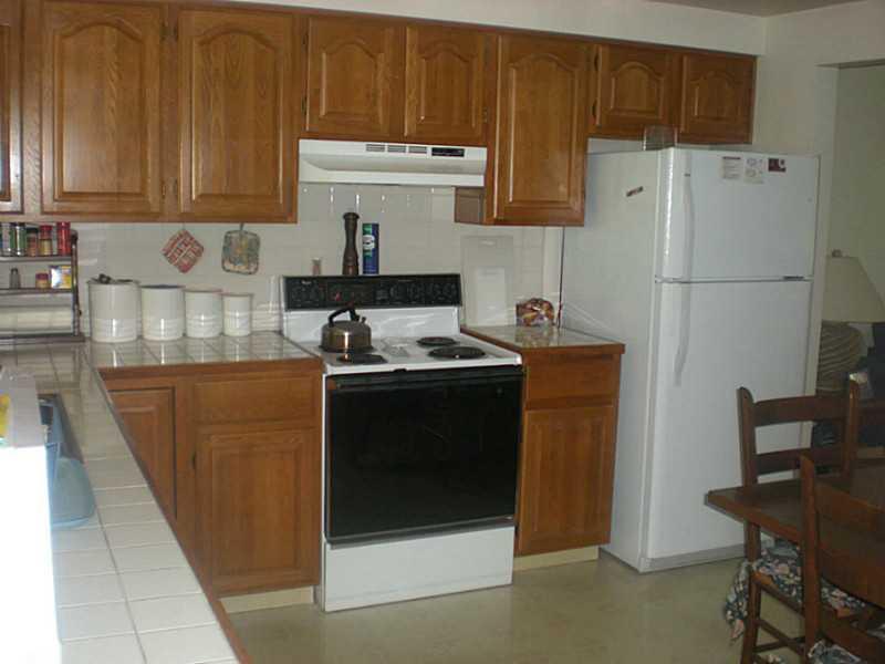 525 Manifold Road Washington, PA 15301 - Photo 12 of 23 Kitchen.