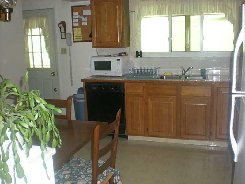 525 Manifold Road Washington, PA 15301 - Photo 13 of 23 Kitchen.