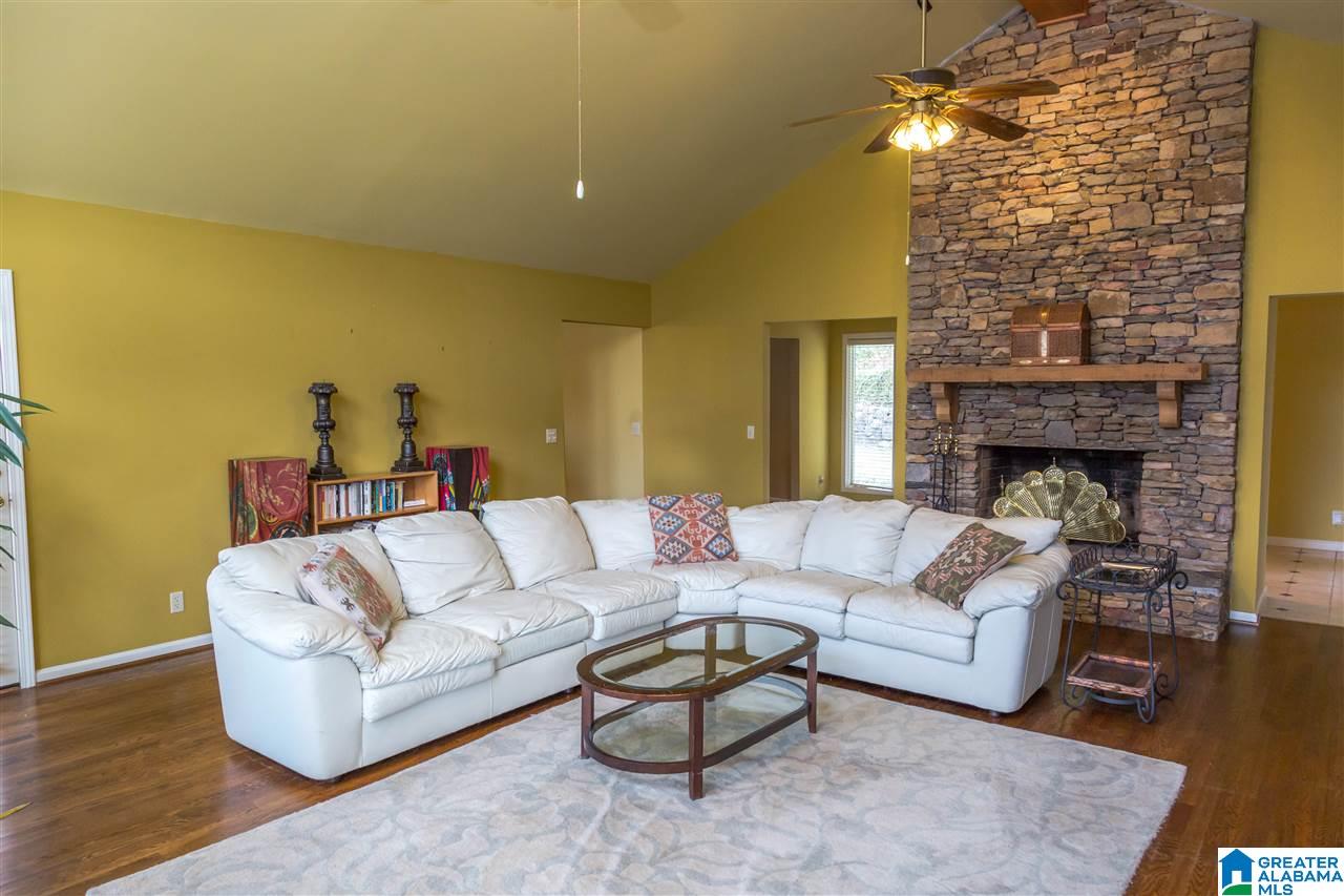 105 West Sunset Boulevard Oneonta, AL 35121 - Photo 9 of 47