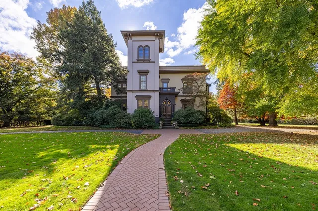 $3,295 | 1397 East Avenue, Unit 3, Rochester, NY 14610