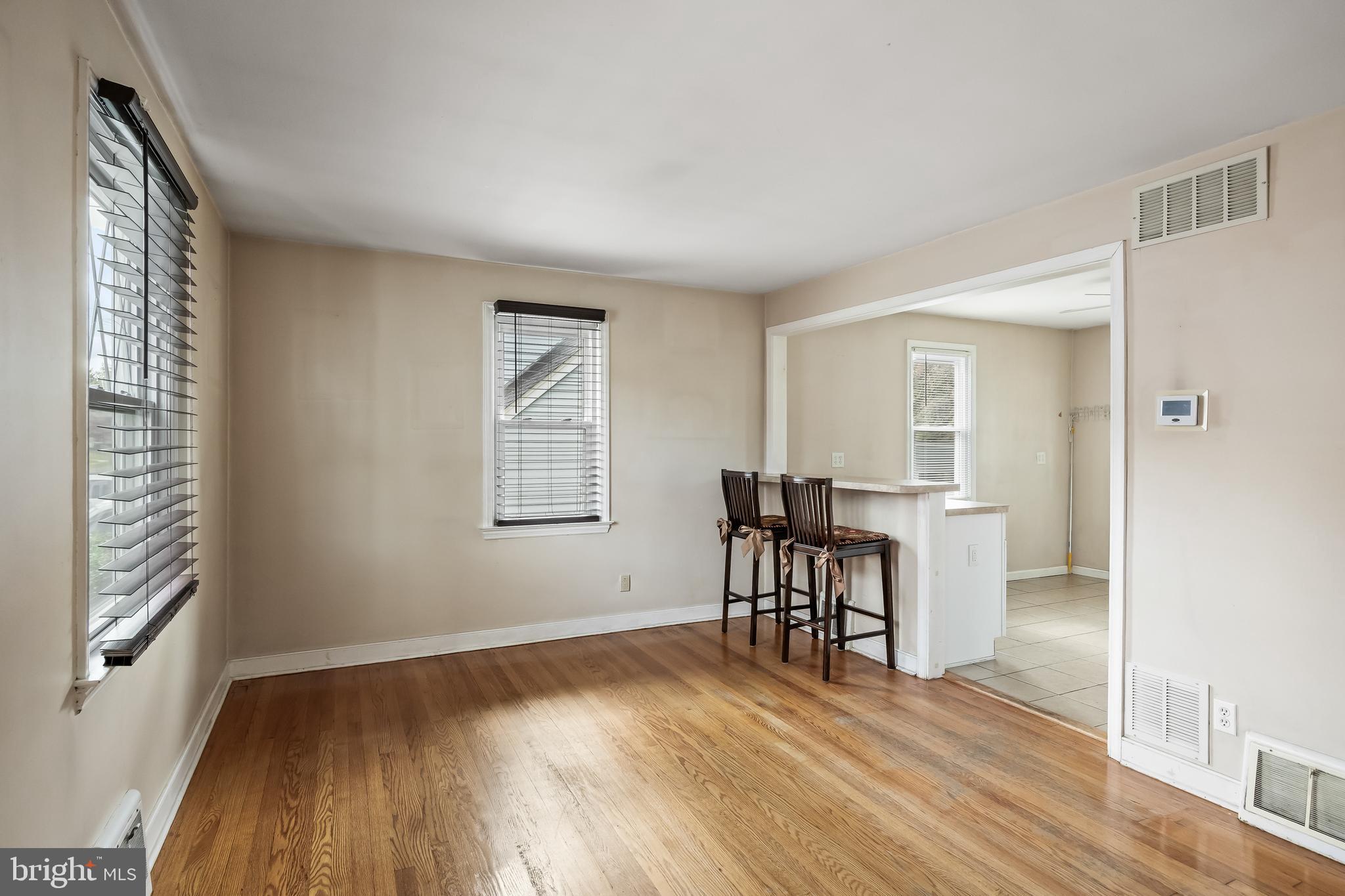 112 South Maple Avenue Maple Shade, NJ 08052 - Photo 5 of 29 Main Living Room - Counter Top Eat-In Area