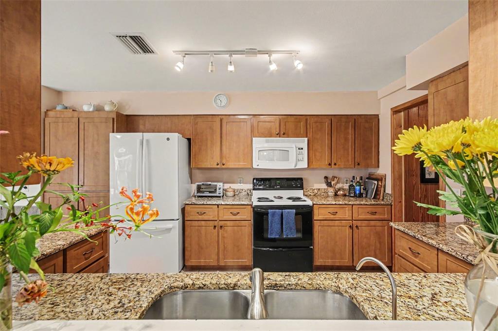 284 Clearview Road Oviedo, FL 32766 - Photo 11 of 35