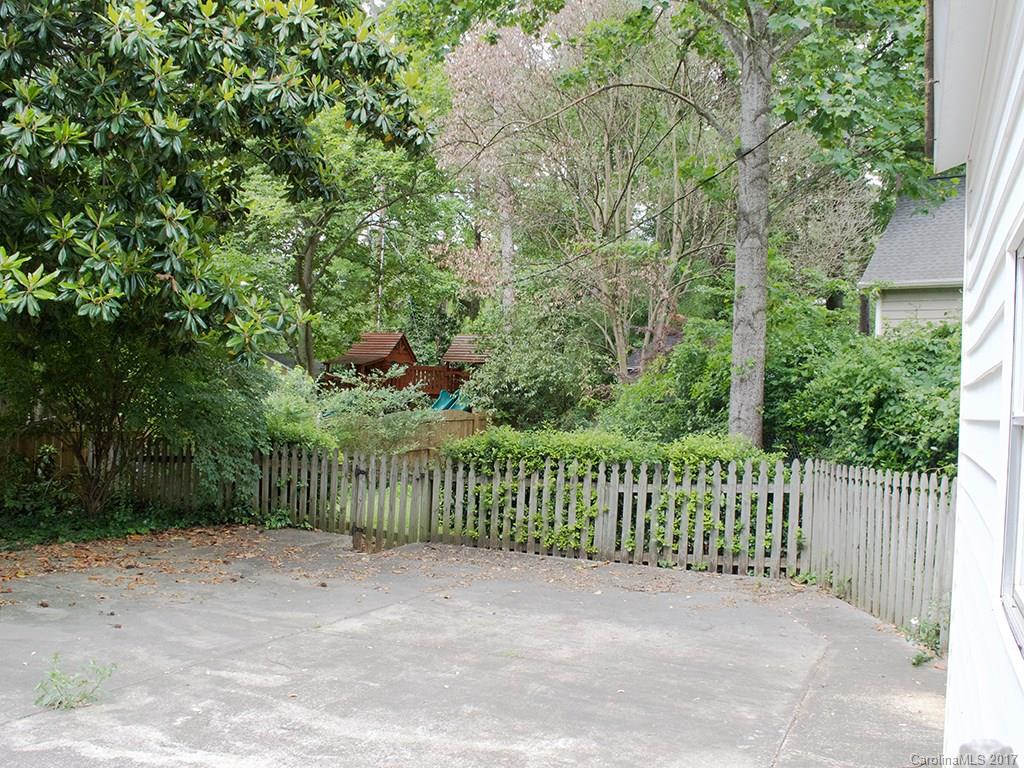 2304 Sharon Road Charlotte, NC 28207 - Photo 7 of 8 a view of a fence