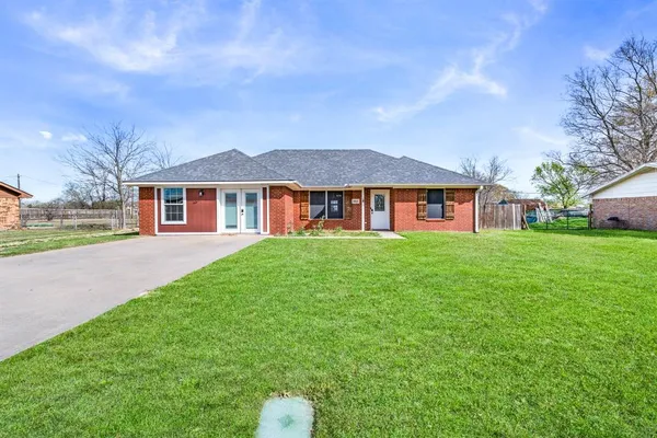 $284,900 | 903 Amy Way, Bonham, TX 75418