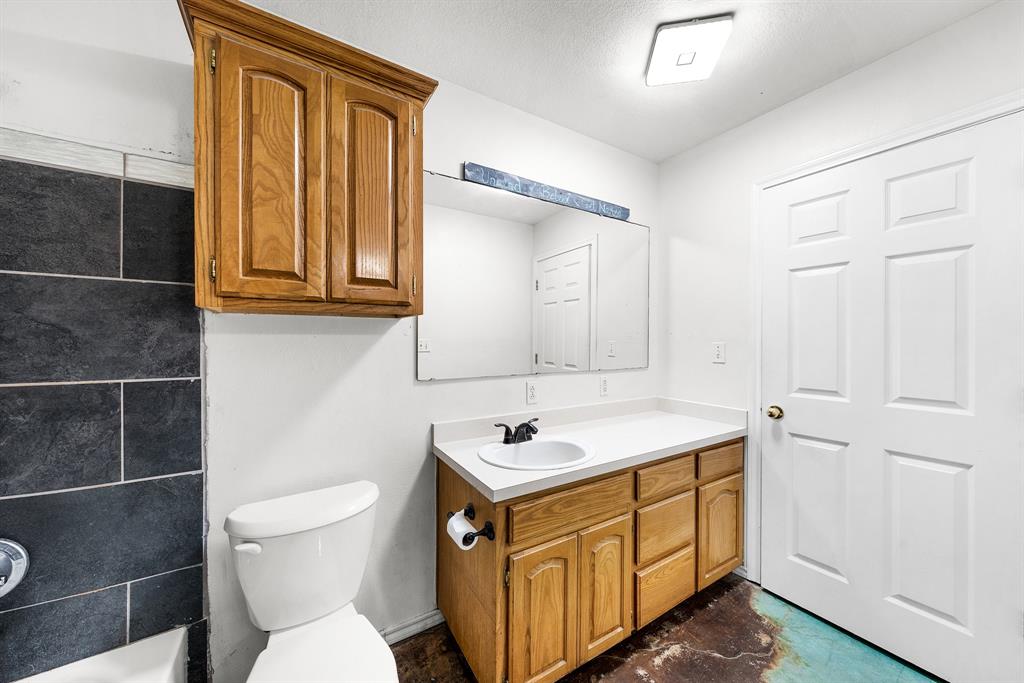 903 Amy Way Bonham, TX 75418 - Photo 19 of 27 Bathroom featuring vanity and toilet