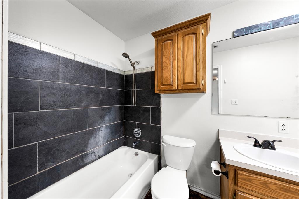 903 Amy Way Bonham, TX 75418 - Photo 20 of 27 Full bathroom featuring vanity and shower / bath combination