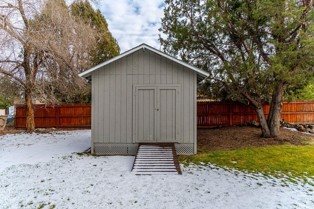 63620 Boyd Acres Road Bend, OR 97701 - Photo 32 of 53 RileyVisuals-9