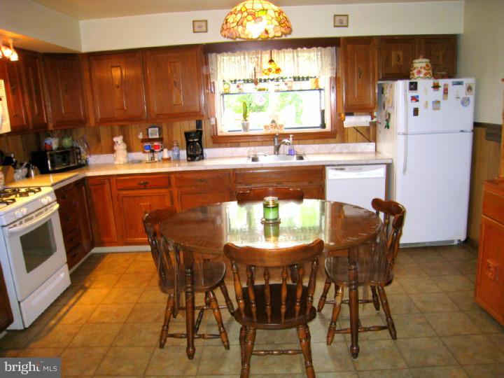 438 Columbus Road Burlington, NJ 08016 - Photo 12 of 25 Kitchen