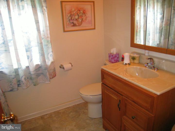 438 Columbus Road Burlington, NJ 08016 - Photo 14 of 25 Bathroom