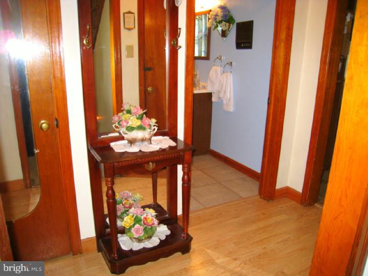 438 Columbus Road Burlington, NJ 08016 - Photo 19 of 25 Hallway