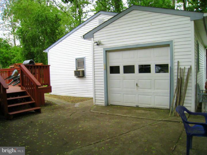438 Columbus Road Burlington, NJ 08016 - Photo 22 of 25 Garage