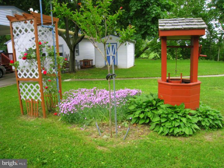 438 Columbus Road Burlington, NJ 08016 - Photo 6 of 25 Side Yard