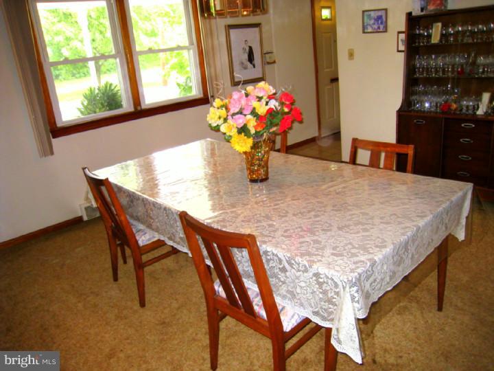 438 Columbus Road Burlington, NJ 08016 - Photo 9 of 25 Dining Room