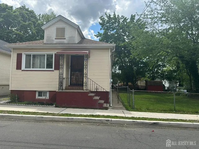 a view of a house with a backyard