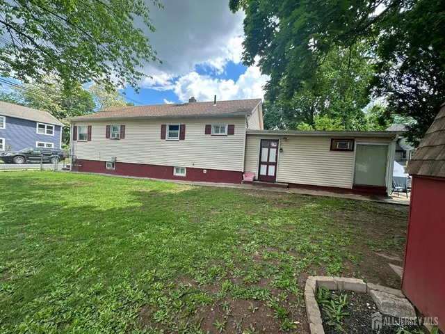 a front view of house with yard and garage