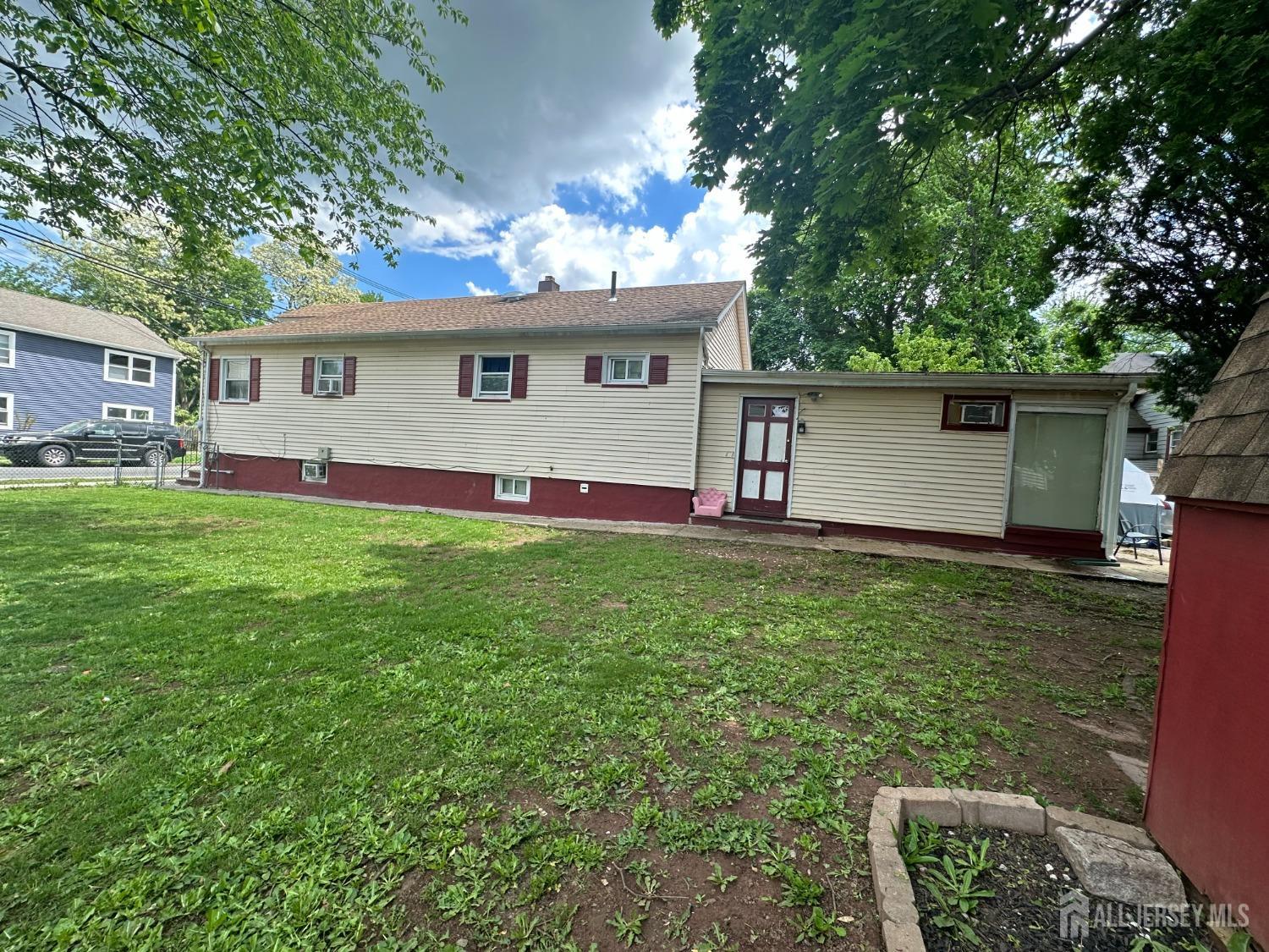 44 South Ward Street New Brunswick, NJ 08901 - Photo 5 of 34 a front view of house with yard and garage