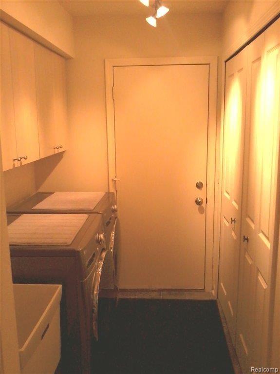 23075 Farmington Road, Unit 15 Farmington, MI 48336 - Photo 11 of 24 First Floor Laundry.jpg