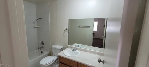 $760 | 4955 Jeffreys Street, Unit 703, Las Vegas, NV 89119