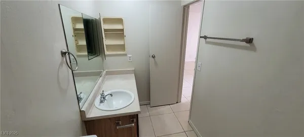 $760 | 4955 Jeffreys Street, Unit 703, Las Vegas, NV 89119