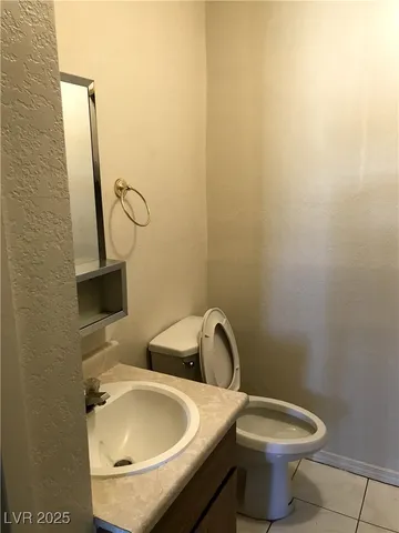 $925 | 4955 Jeffreys Street, Unit 703, Las Vegas, NV 89119