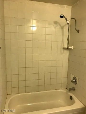 $925 | 4955 Jeffreys Street, Unit 703, Las Vegas, NV 89119