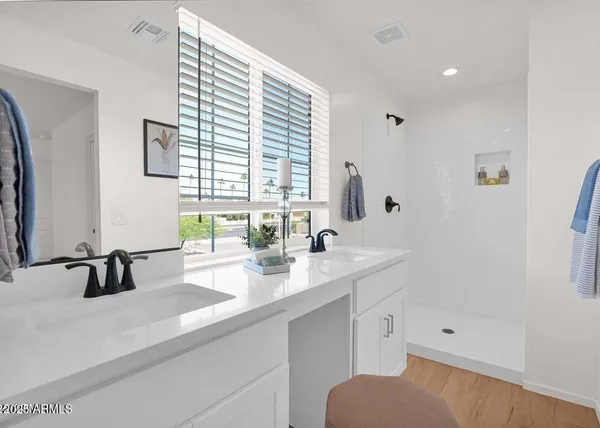 $2,200 | 16875 North 12th Street, Unit 16, Phoenix, AZ 85022