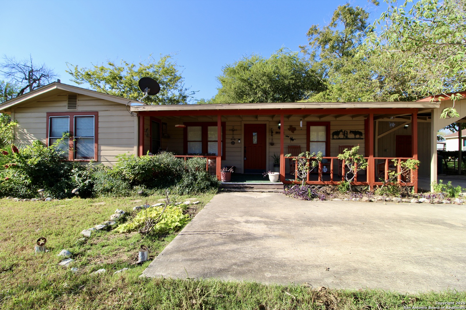 19411 South Somerset Street Lytle, TX 78052 - Photo 1 of 27 a view of a car park in front of a house