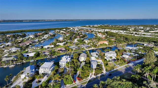 $2,695,000 | 5930 Gulf Of Mexico Drive, Longboat Key, FL 34228