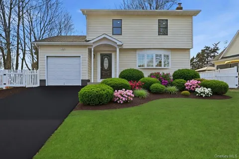 $849,000 | 10 Curlin Lane, St. James, NY 11780