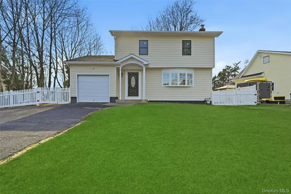 $849,000 | 10 Curlin Lane, St. James, NY 11780