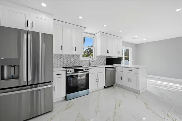 $849,000 | 10 Curlin Lane, St. James, NY 11780