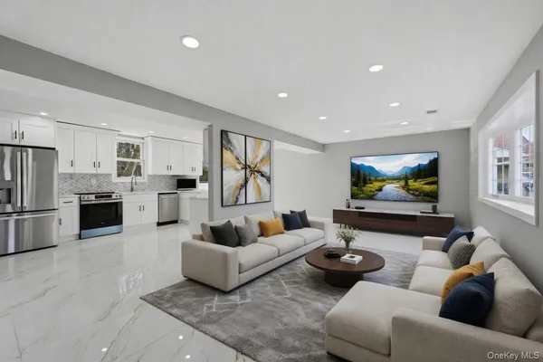 $849,000 | 10 Curlin Lane, St. James, NY 11780