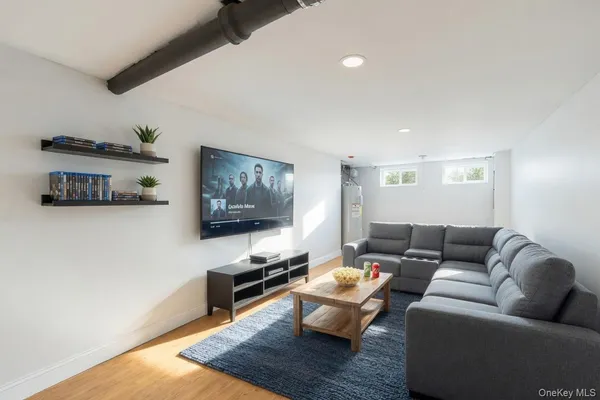 $849,000 | 10 Curlin Lane, St. James, NY 11780