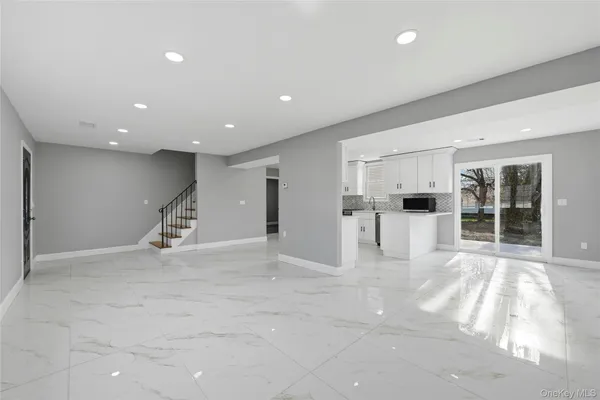 $849,000 | 10 Curlin Lane, St. James, NY 11780