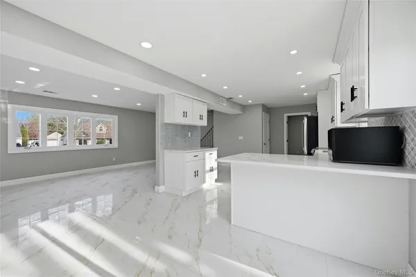 $849,000 | 10 Curlin Lane, St. James, NY 11780