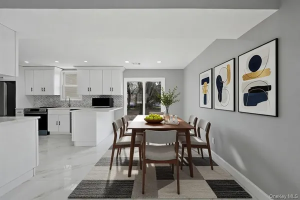 $849,000 | 10 Curlin Lane, St. James, NY 11780