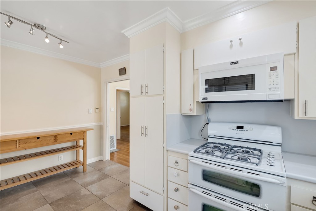 3135 Heather Road Long Beach, CA 90808 - Photo 17 of 34