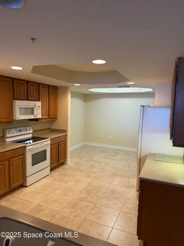 $2,400 | 5 Indian River Avenue, Unit 902, Titusville, FL 32796