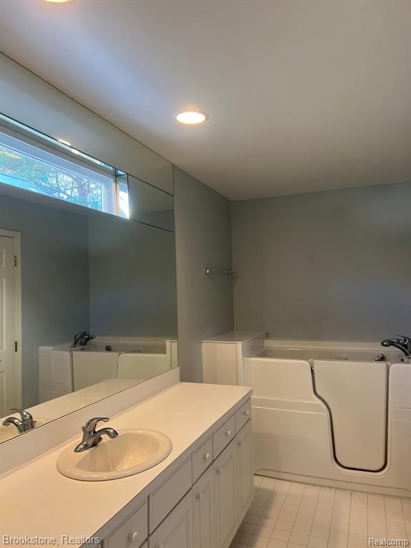 5397 Forest Ridge Drive, Unit 2 Clarkston, MI 48346 - Photo 28 of 44