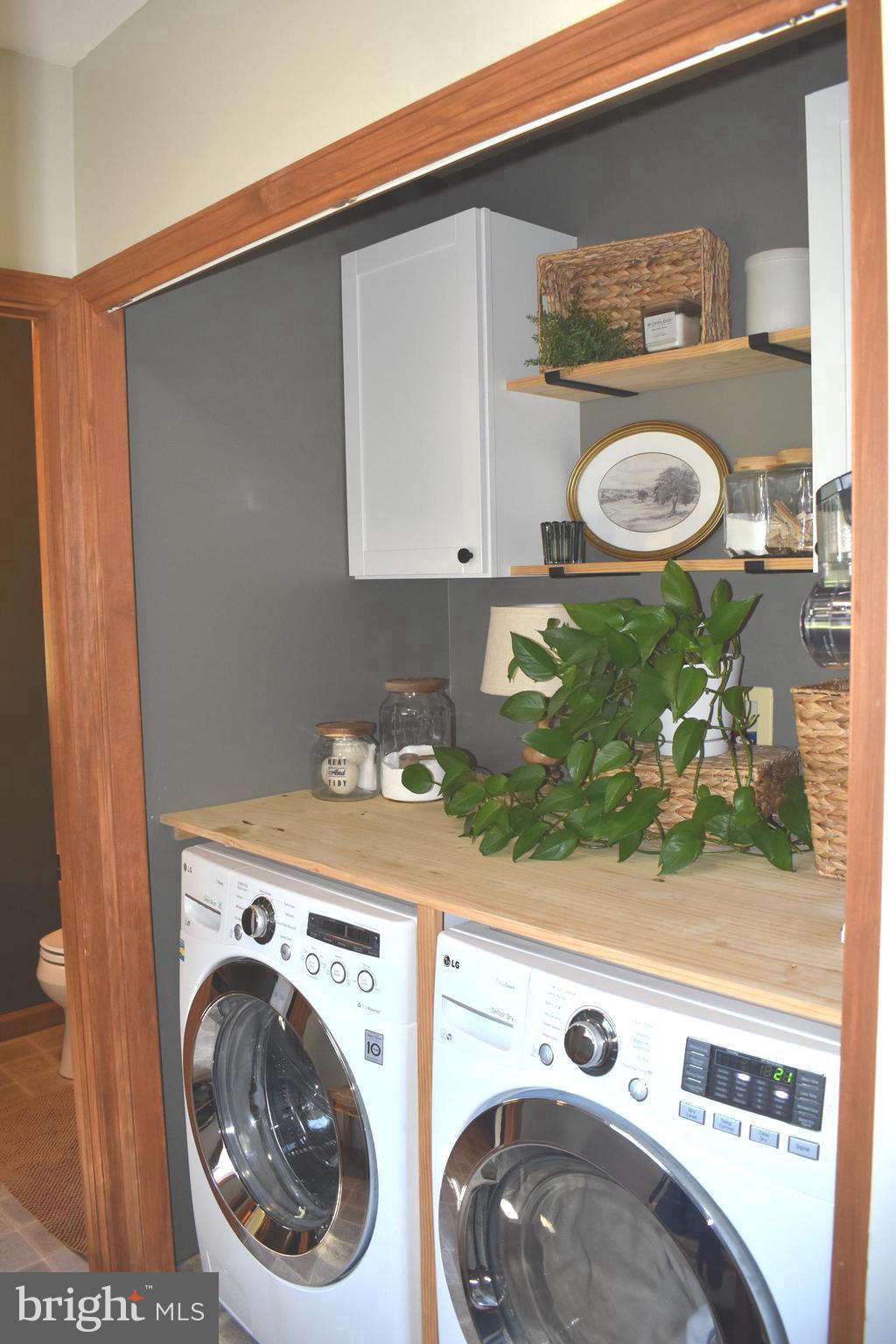 16621 Lappans Road Williamsport, MD 21795 - Photo 36 of 84 Laundry area with washer & dryer convey