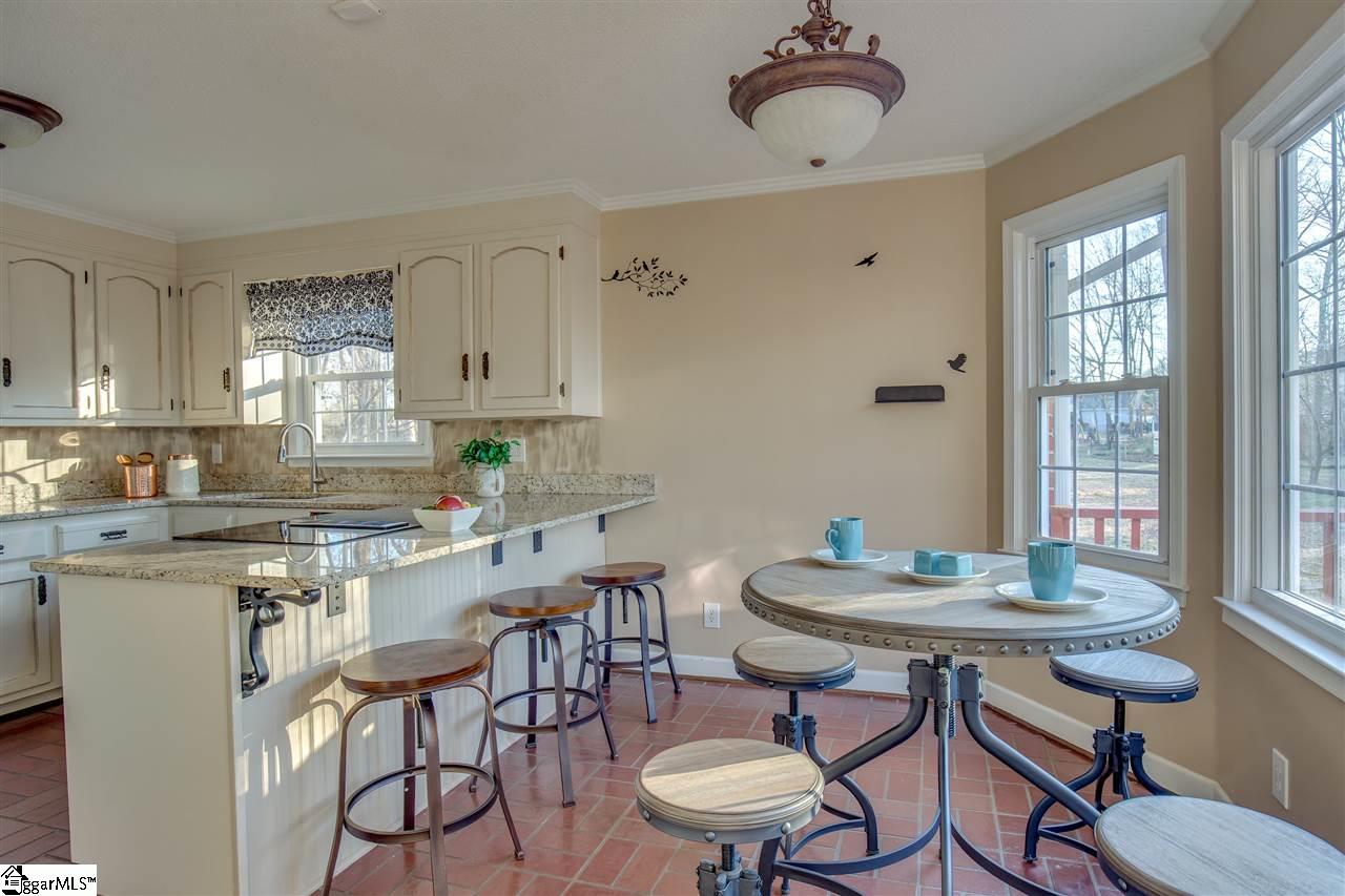 1020 Boiling Springs Road Greer, SC 29650 - Photo 5 of 34