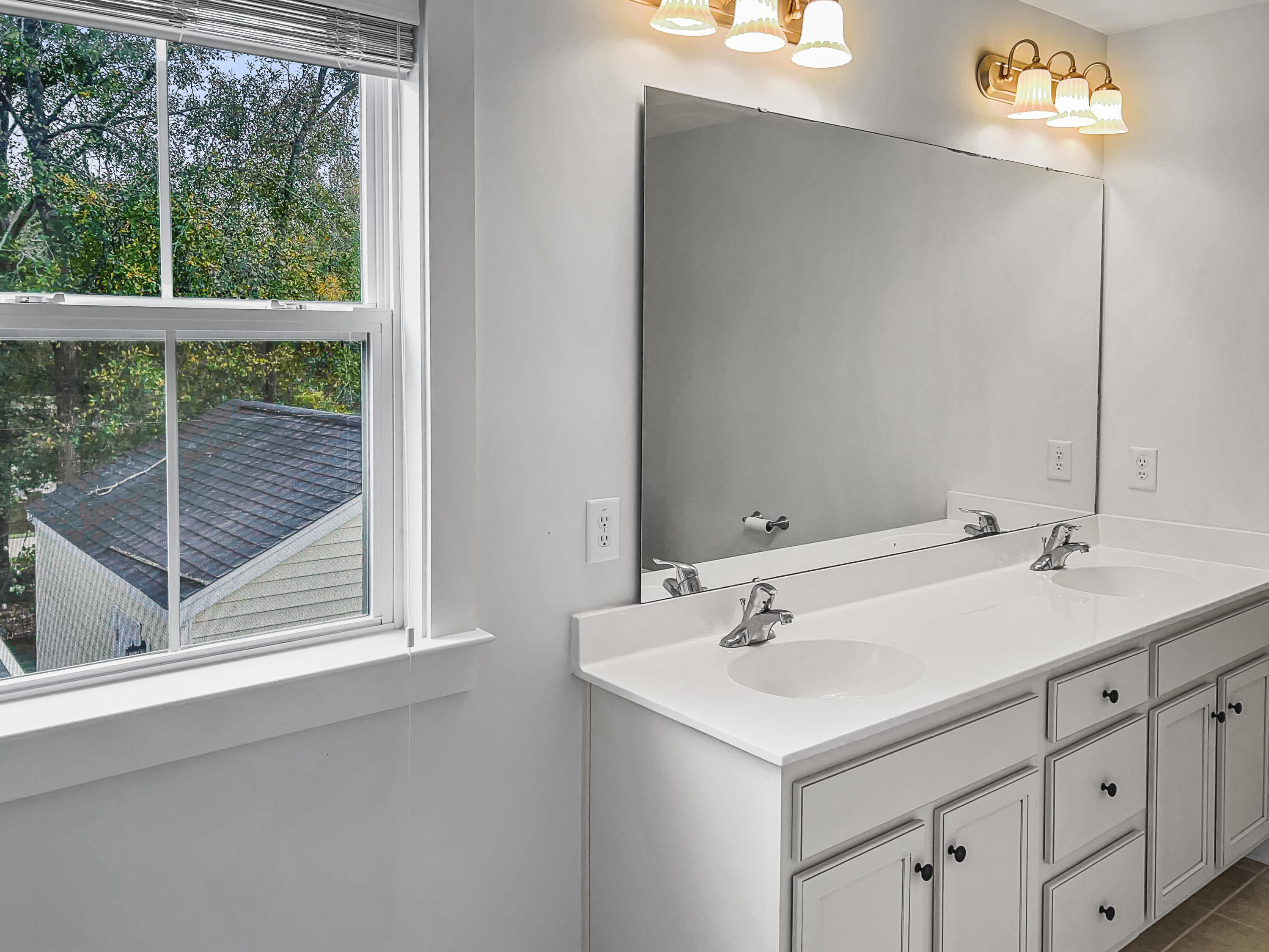 1752 Bee Balm Road Johns Island, SC 29455 - Photo 22 of 34 Upstairs bathroom