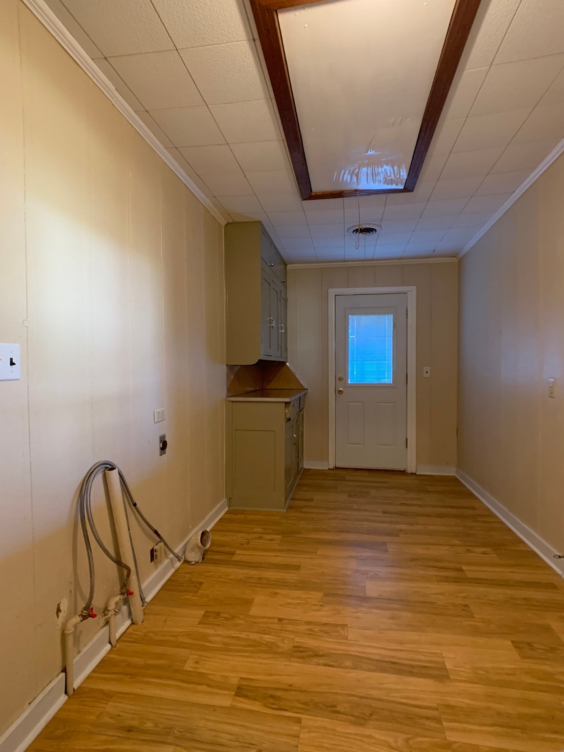 519 West Commerce Street Buffalo, TX 75831 - Photo 20 of 28 a view of a livingroom with wooden floor