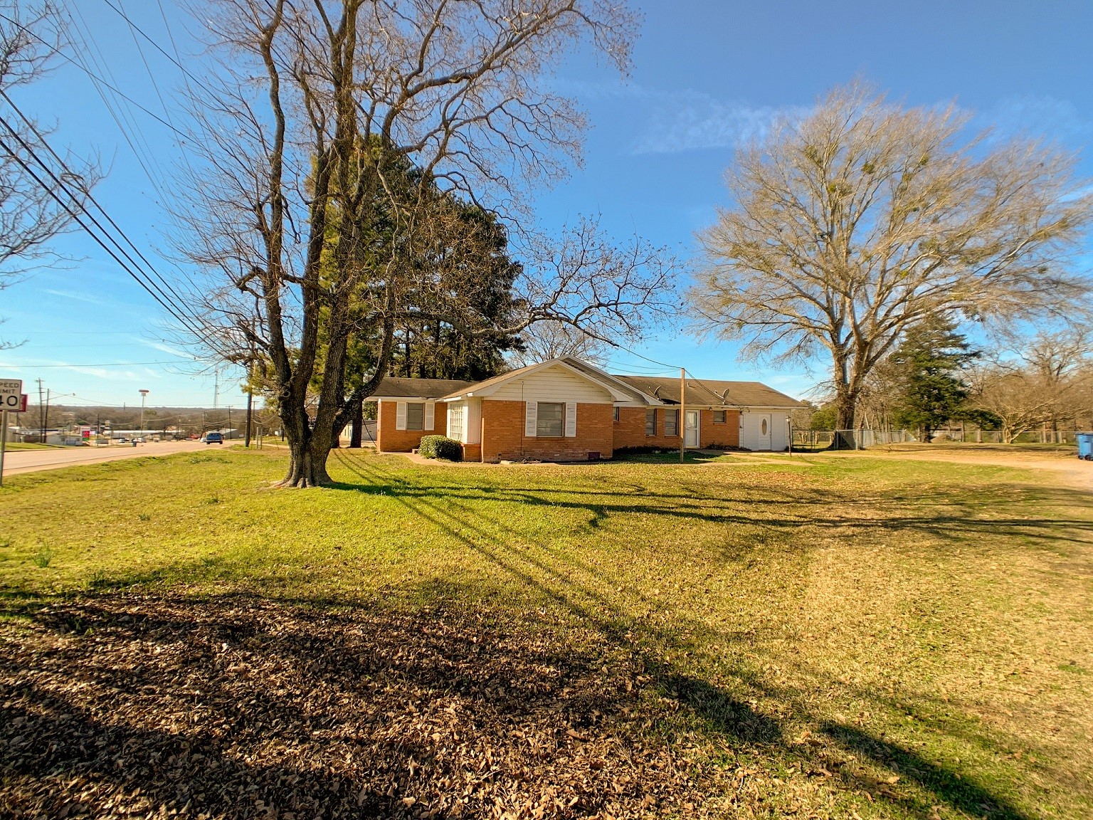 519 West Commerce Street Buffalo, TX 75831 - Photo 2 of 28 a view of an ocean and a yard