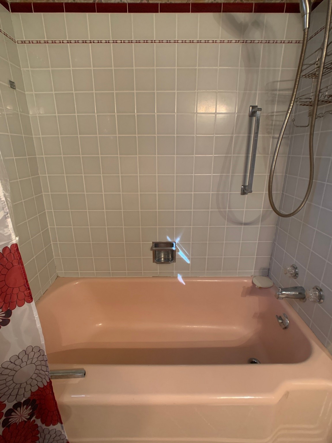 519 West Commerce Street Buffalo, TX 75831 - Photo 26 of 28 a bathroom with a bath tub